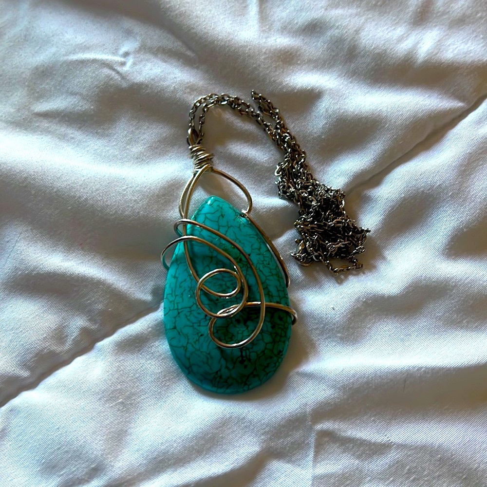 Wire art Howlite stone.